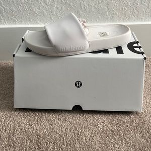 Lululemon Women’s Restful slides brand new in box.